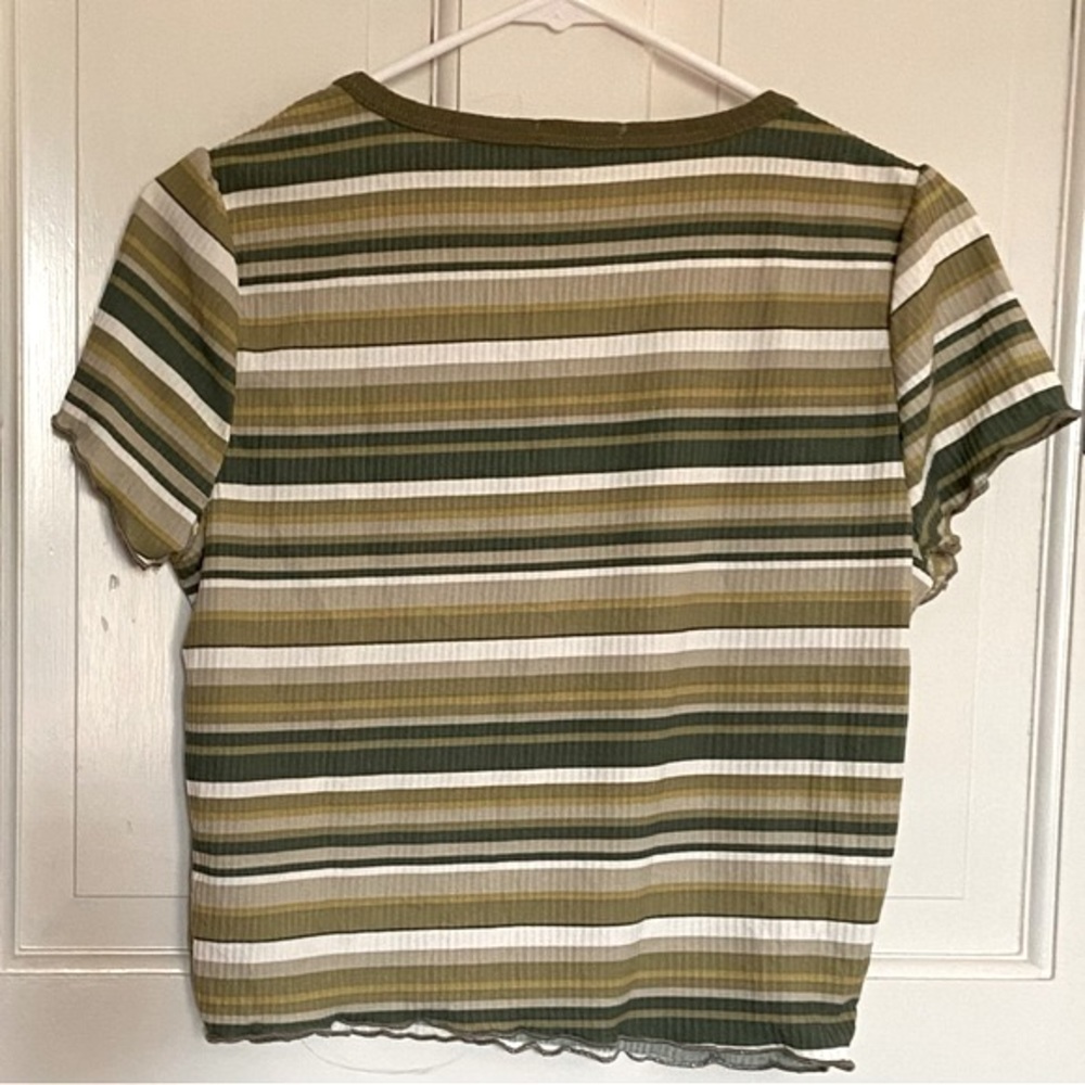 🐛Free in bundle🐛 Green fitted crop top